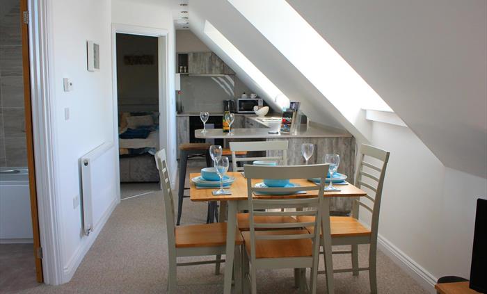 Dining area throught o Kitchen and top bedroom